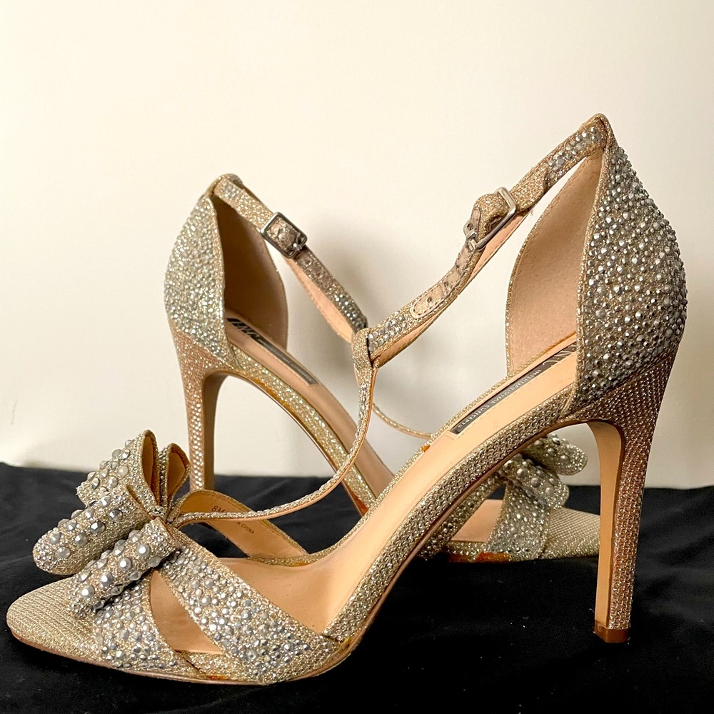 Beautiful 4in SILVER party heels!